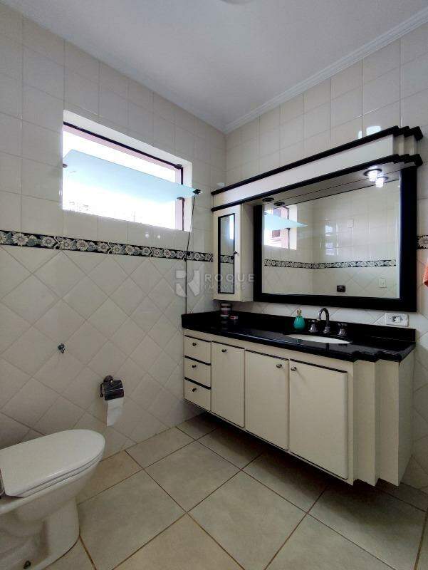 Casa em condomínio à venda no bairro Jardim Nossa Senhora do Amparo: WC DA SUÍTE