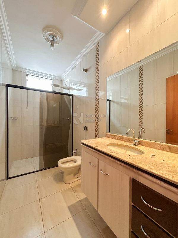 Casa Residencial para aluguel no bairro Jardim Lago Azul: WC social