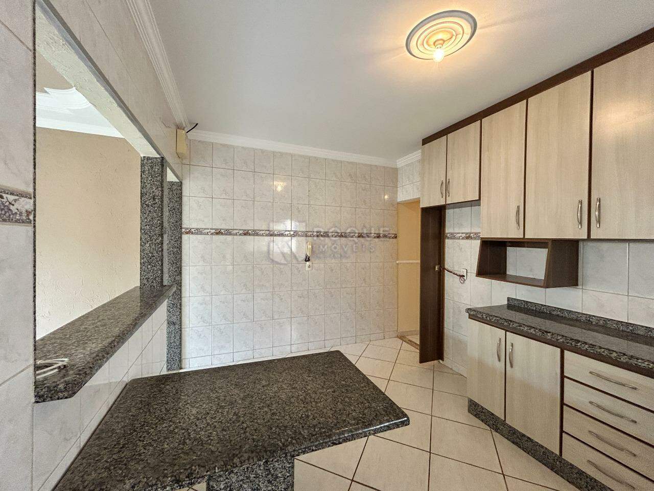 Casa Residencial para aluguel no bairro Jardim Lago Azul: Cozinha