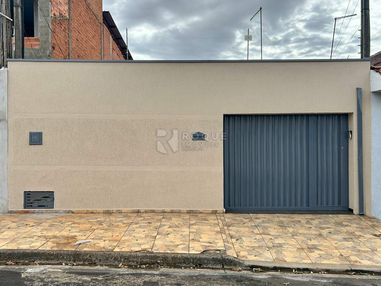 Casa Residencial para aluguel no bairro Jardim Lago Azul: Fachada