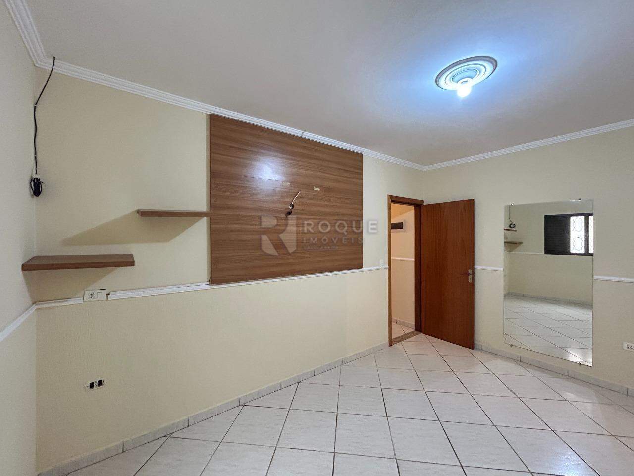 Casa Residencial para aluguel no bairro Jardim Lago Azul: Dormitório 2 suíte