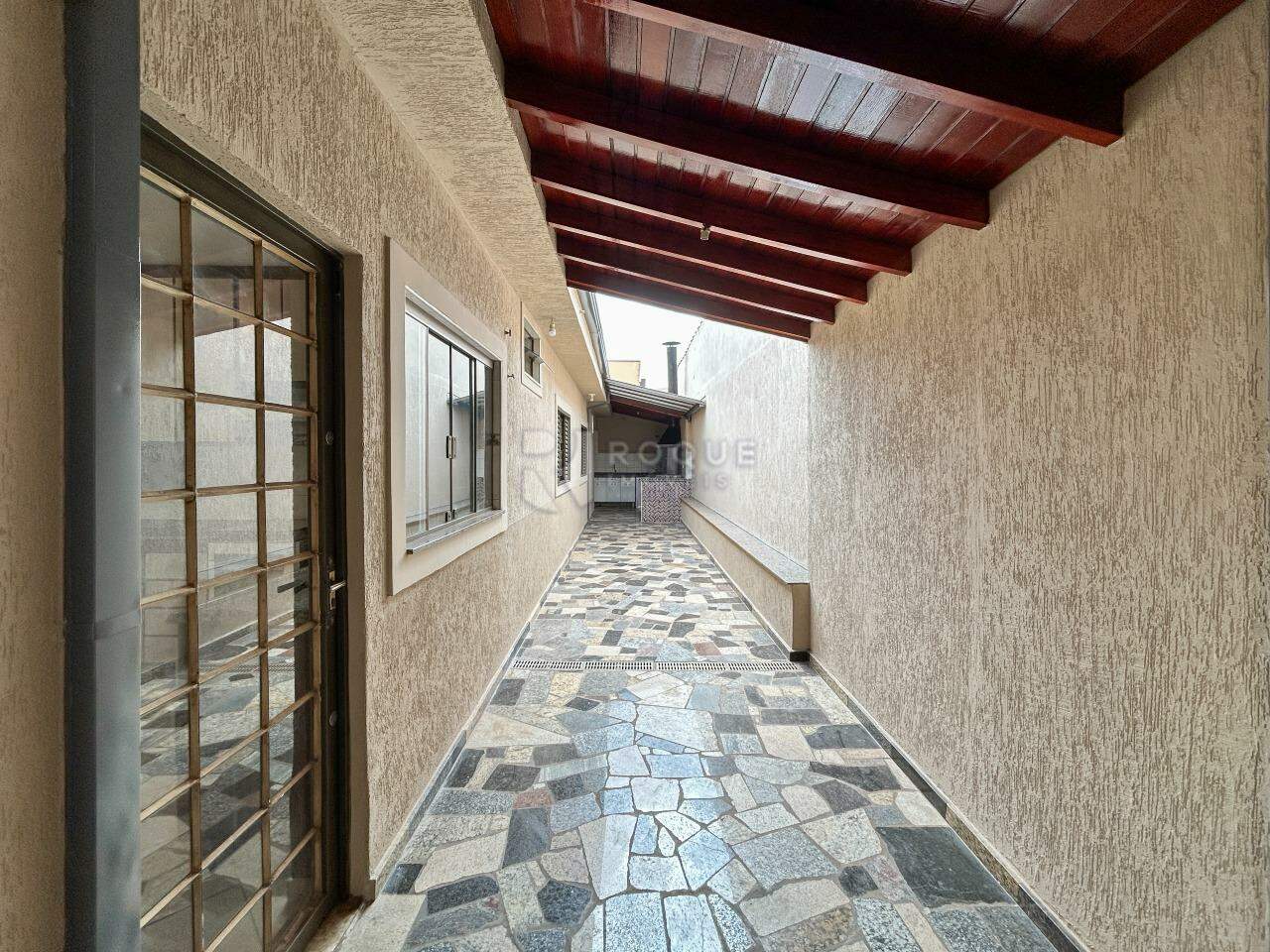 Casa Residencial para aluguel no bairro Jardim Lago Azul: Corredor
