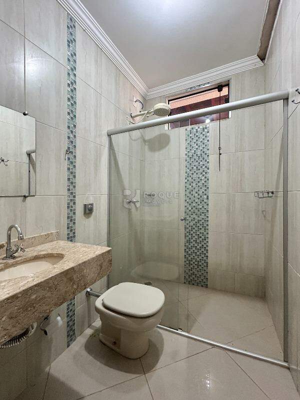 Casa Residencial para aluguel no bairro Jardim Lago Azul: WC suíte