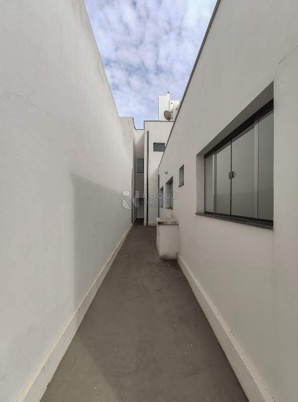 Casa Comercial para aluguel no bairro Centro: Corredor