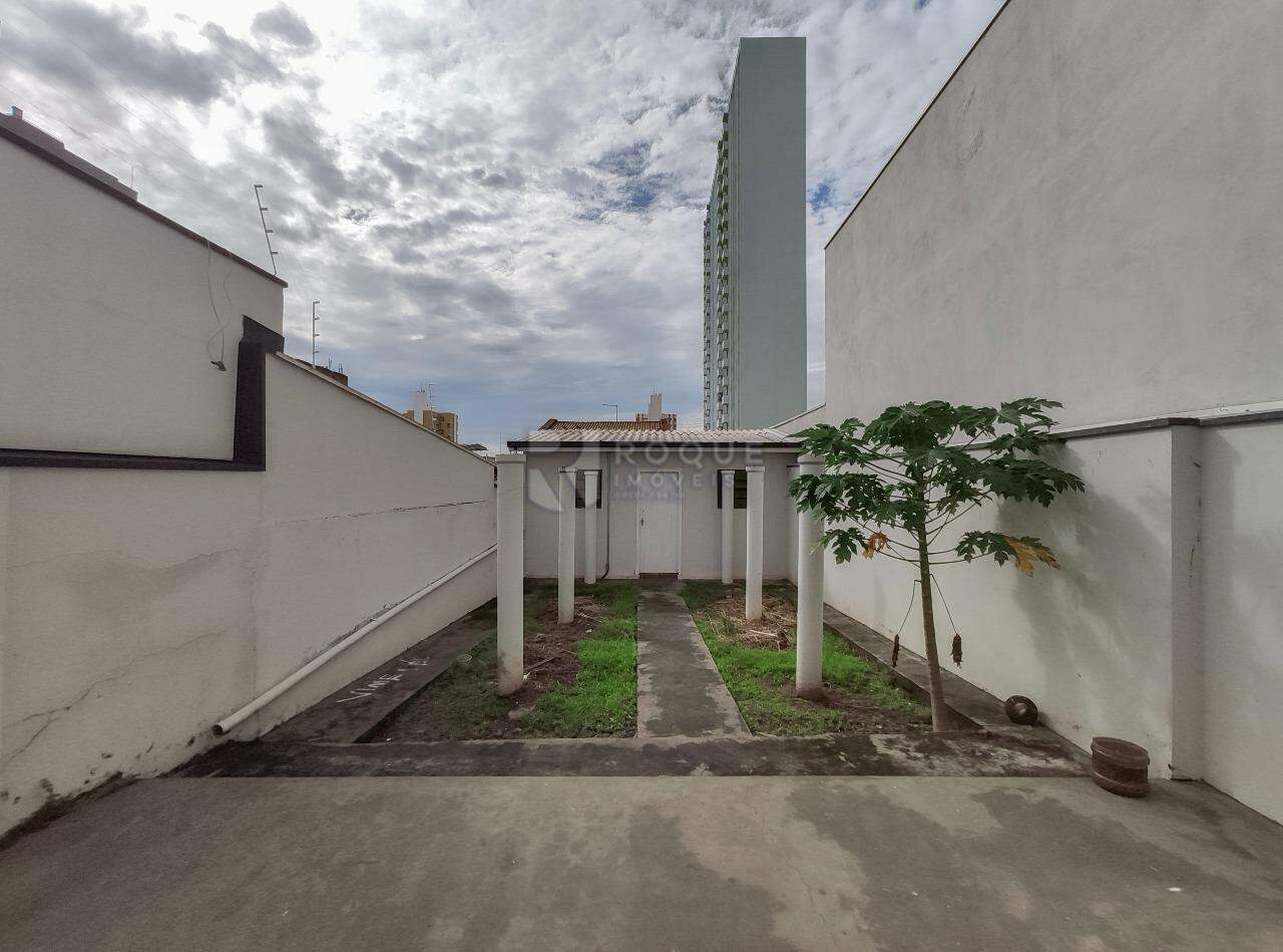 Casa Comercial para aluguel no bairro Centro: Área externa