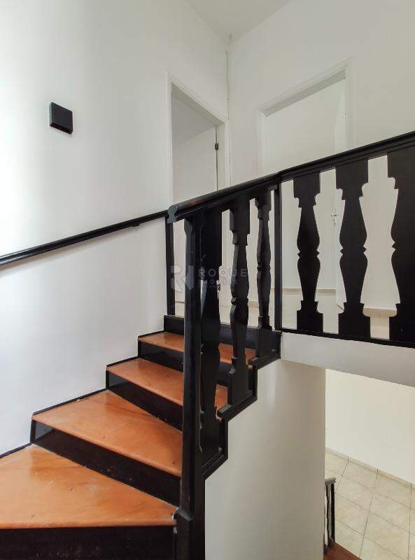 Casa Comercial para aluguel no bairro Centro: Acesso segundo andar