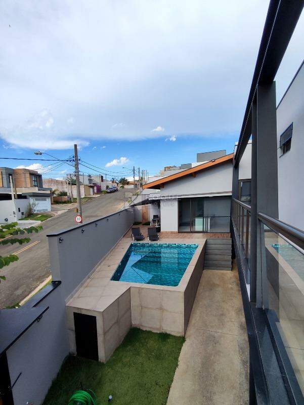 Casa em condomínio à venda no bairro Jardim Residencial Campo Novo: ÁREA EXTERNA