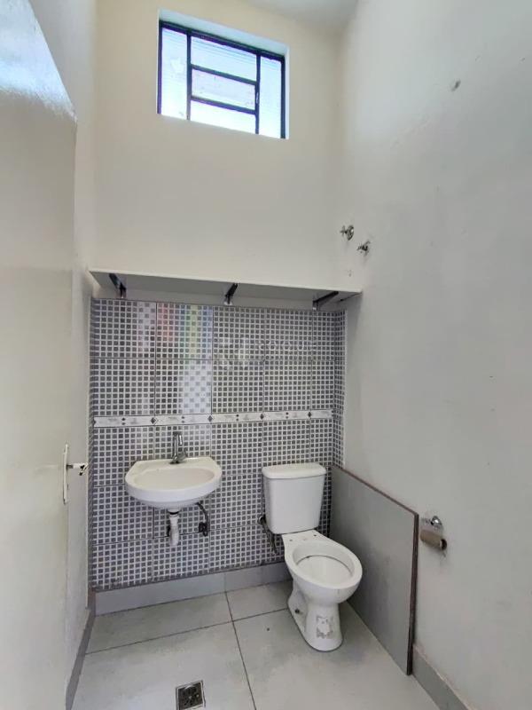 Salão para aluguel no bairro Parque Residencial Santa Eulália: WC