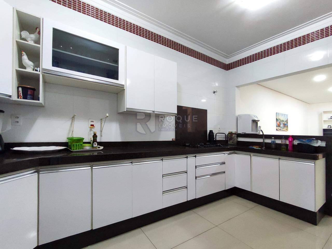 Casa Residencial à venda no bairro Jardim Ipanema: COZINHA