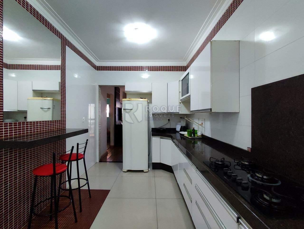 Casa Residencial à venda no bairro Jardim Ipanema: COZINHA