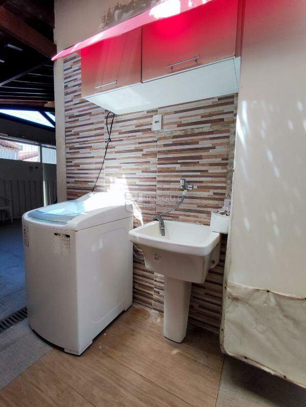 Casa Residencial à venda no bairro Jardim Ipanema: ÁREA DE SERVIÇO