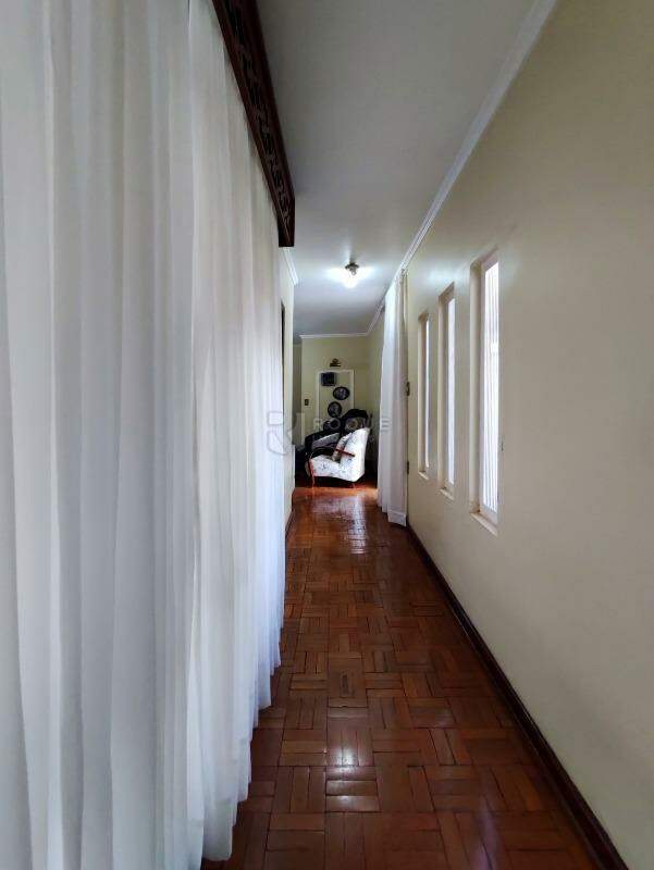 Casa em condomínio à venda no bairro Chácara Boa Vista da Graminha: CORREDOR INTERNO