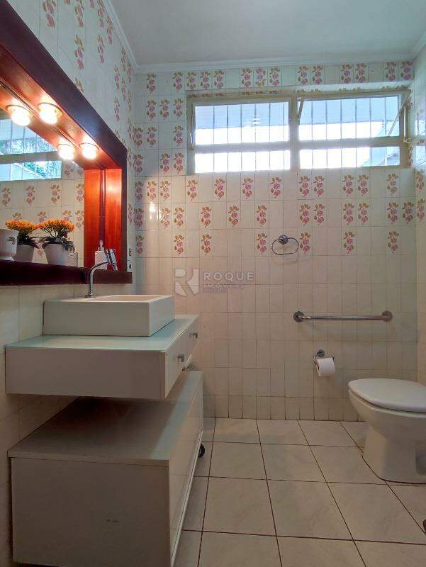 Casa em condomínio à venda no bairro Chácara Boa Vista da Graminha: BANHEIRO SUÍTE 2