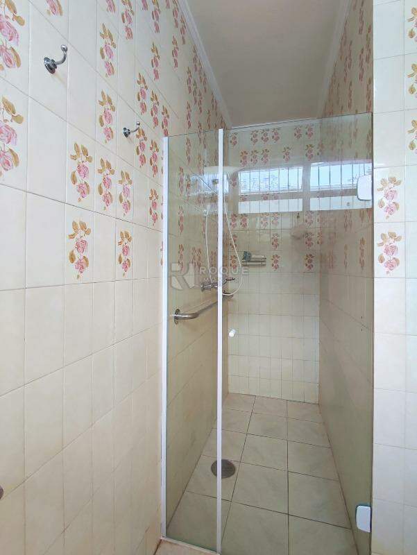 Casa em condomínio à venda no bairro Chácara Boa Vista da Graminha: BANHEIRO SUÍTE 2