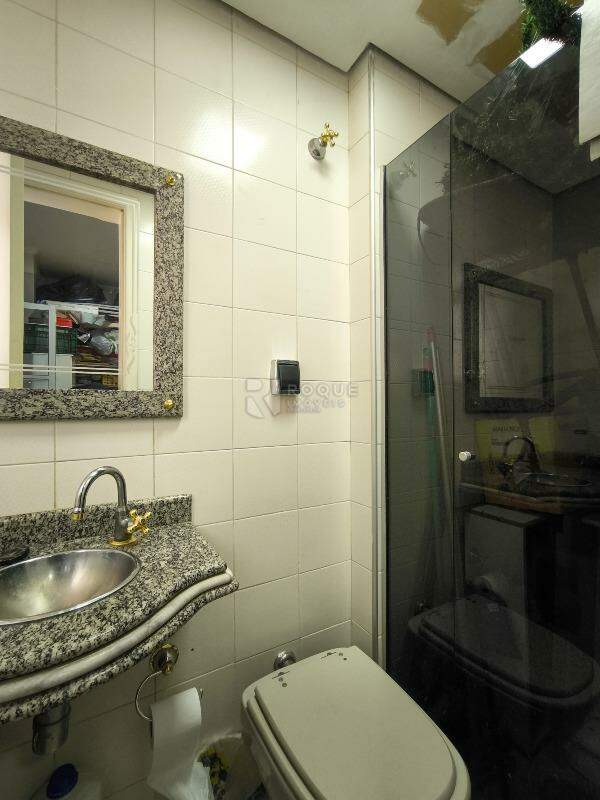 Apartamento à venda no bairro Centro: BANHEIRO ÁREA DE SERVIÇO