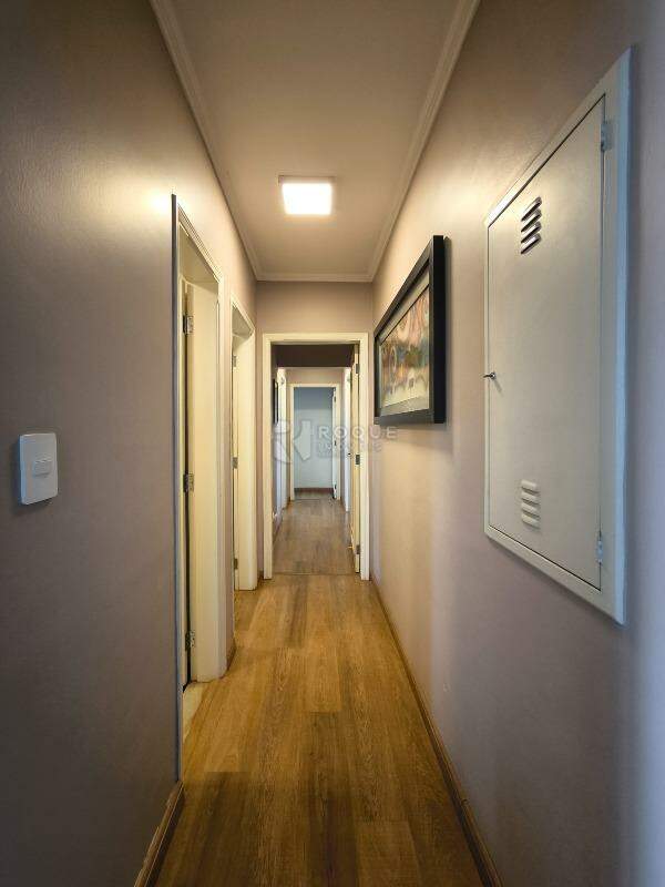 Apartamento à venda no bairro Centro: CORREDOR INTERNO
