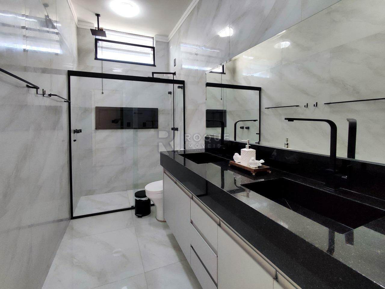 Casa em condomínio para aluguel no bairro Jardim Residencial Campo Novo: WC DA SUÍTE MASTER