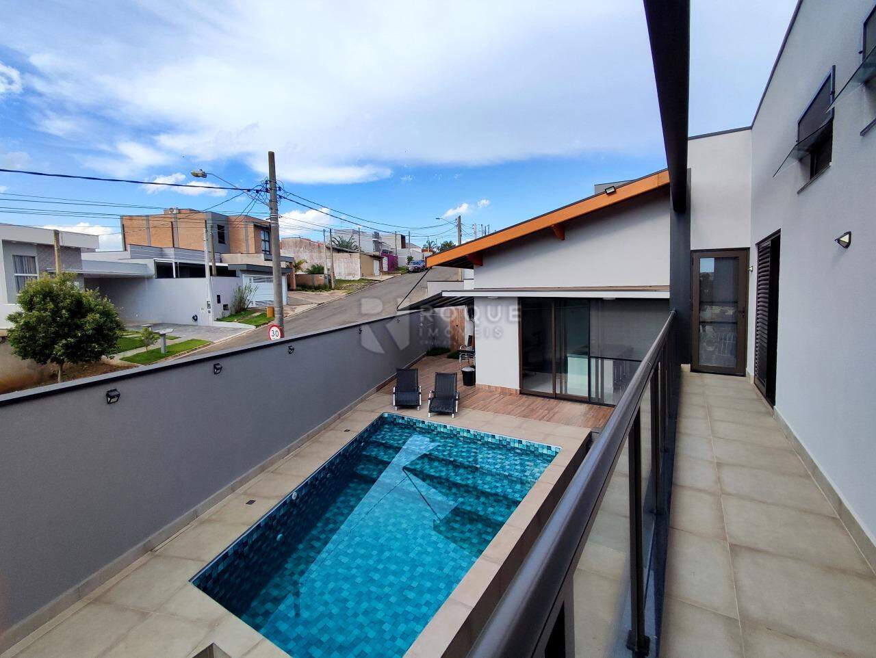 Casa em condomínio para aluguel no bairro Jardim Residencial Campo Novo: ÁREA EXTERNA