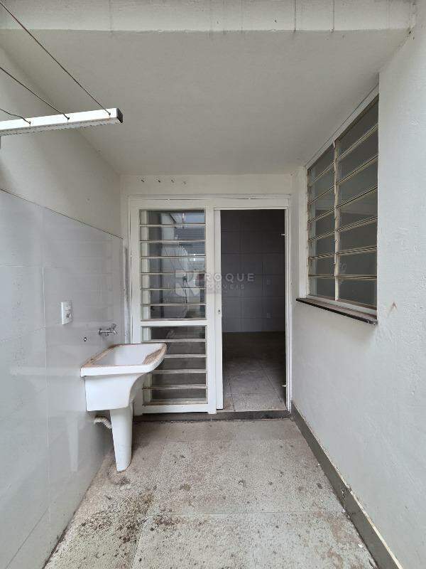 Barracão/Galpão para aluguel no bairro Jardim Porto Real IV: Área de serviço 