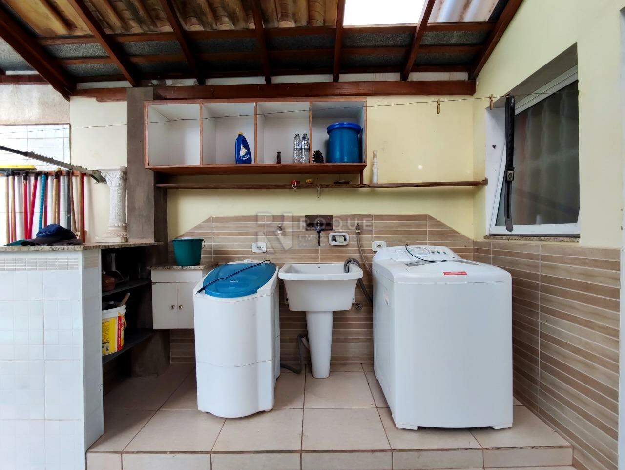 Casa Residencial à venda no bairro Jardim Santa Adélia: LAVANDERIA