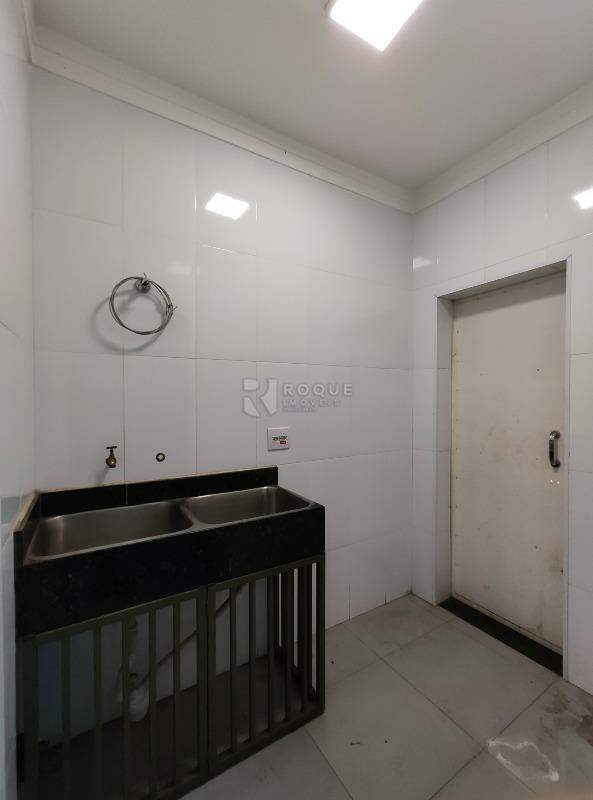 Salão para aluguel no bairro Jardim Colinas de São João: Área de serviço