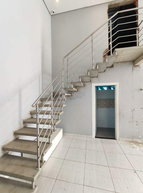 Salão para aluguel no bairro Jardim Colinas de São João: Salão / Acesso área superior