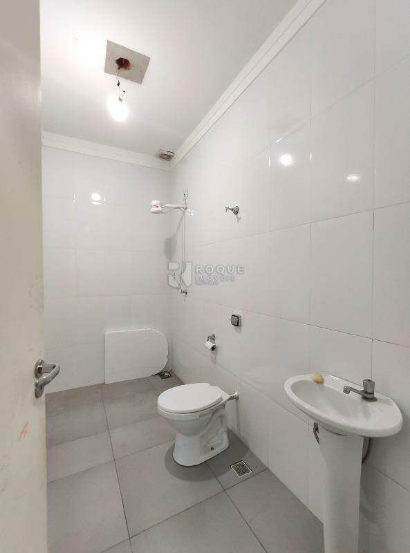 Salão para aluguel no bairro Jardim Colinas de São João: WC social fundo