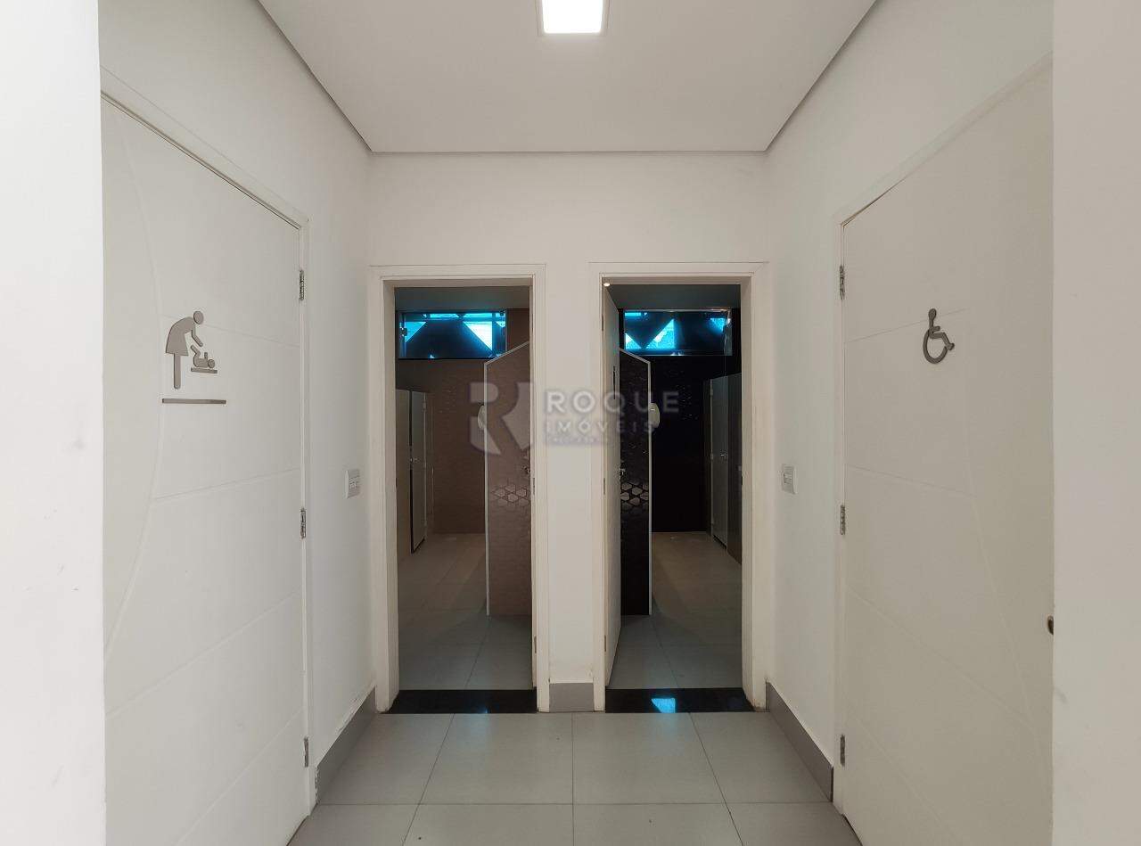 Salão para aluguel no bairro Jardim Colinas de São João: Hall dos WC´s