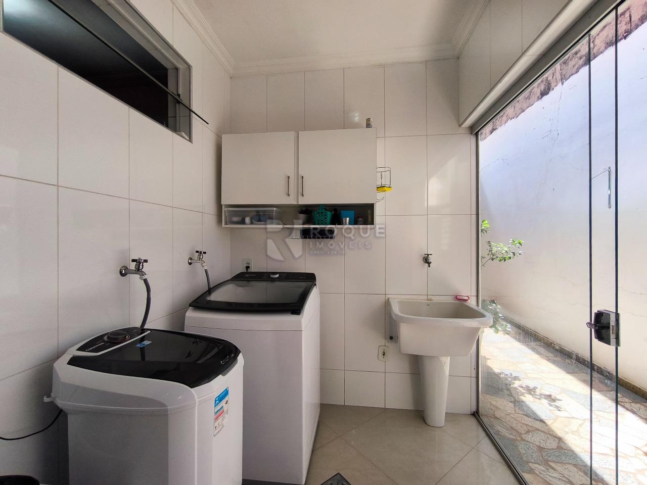 Casa Residencial à venda no bairro Jardim da Graminha: LAVANDERIA