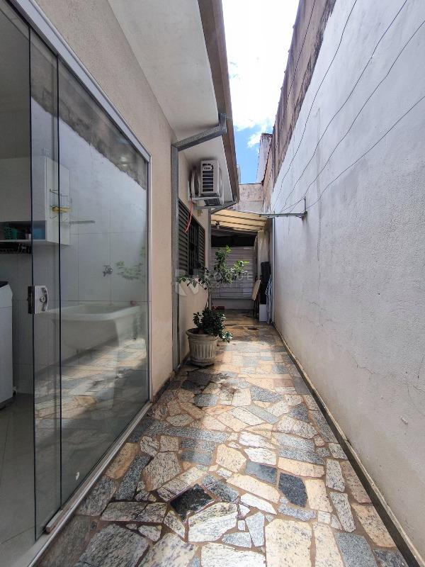 Casa Residencial à venda no bairro Jardim da Graminha: ÁREA DE VARAL