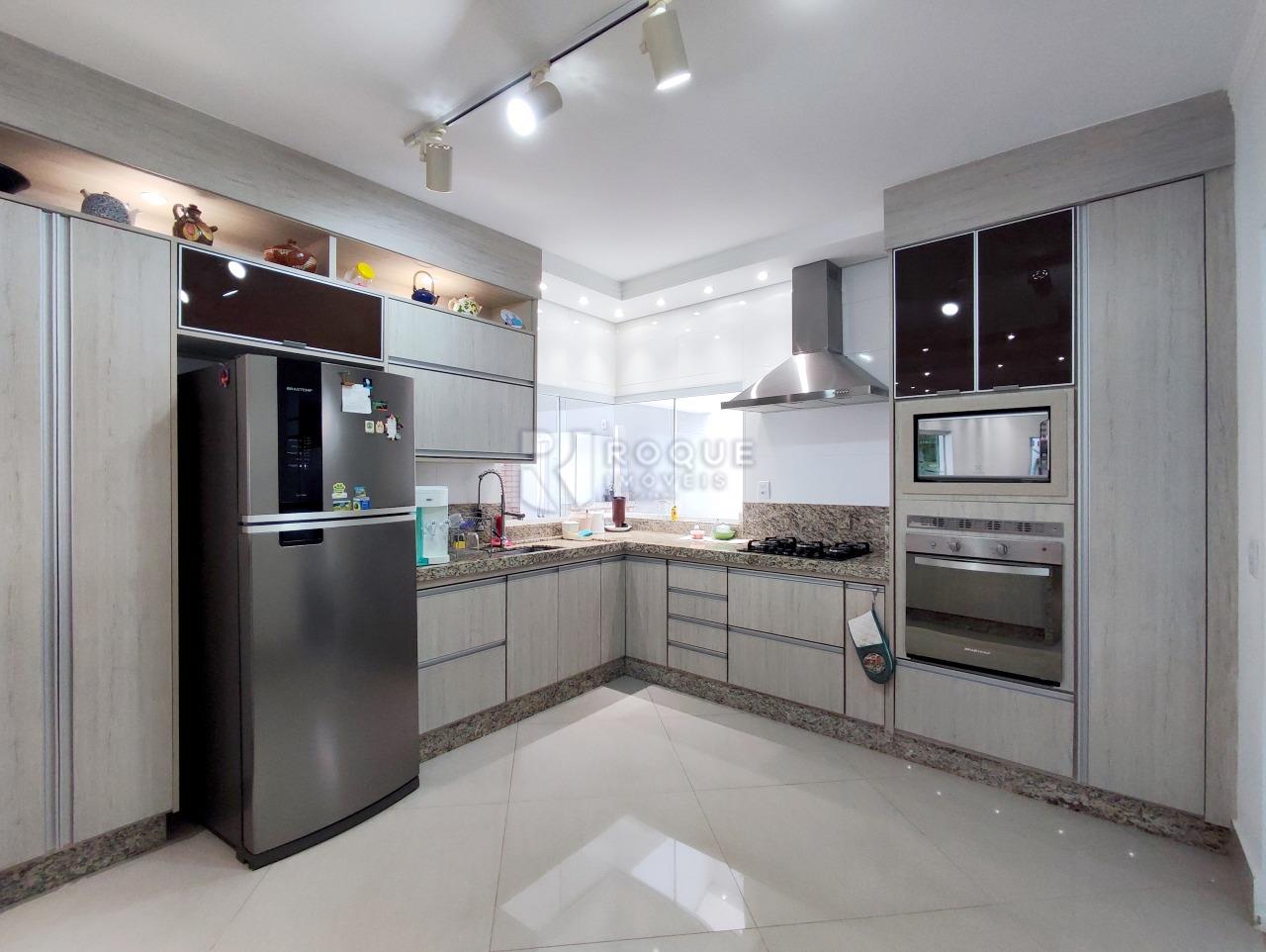 Casa em condomínio à venda no bairro Jardim Terras de Santa Elisa: COZINHA