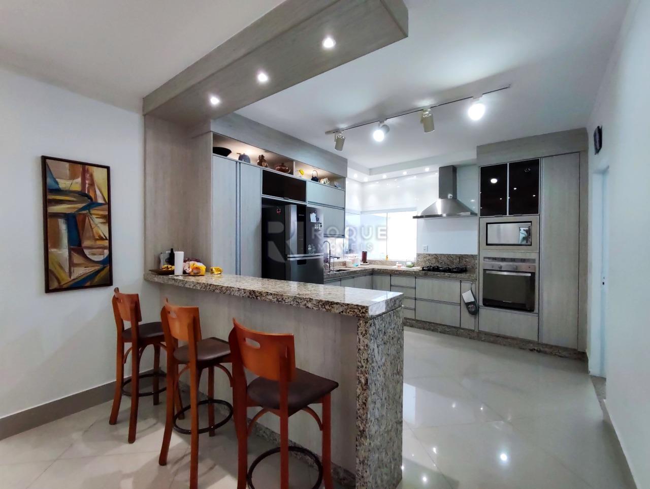 Casa em condomínio à venda no bairro Jardim Terras de Santa Elisa: COZINHA