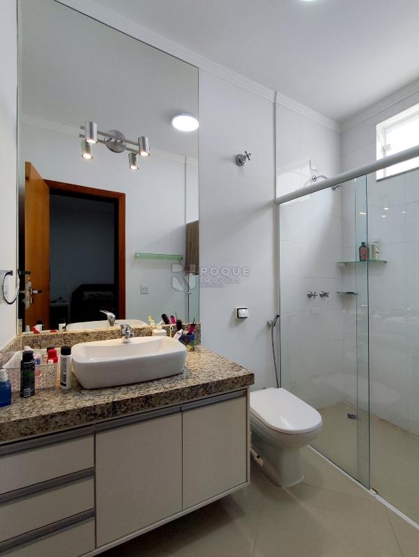 Casa em condomínio à venda no bairro Jardim Terras de Santa Elisa: BANHEIRO SUÍTE 1