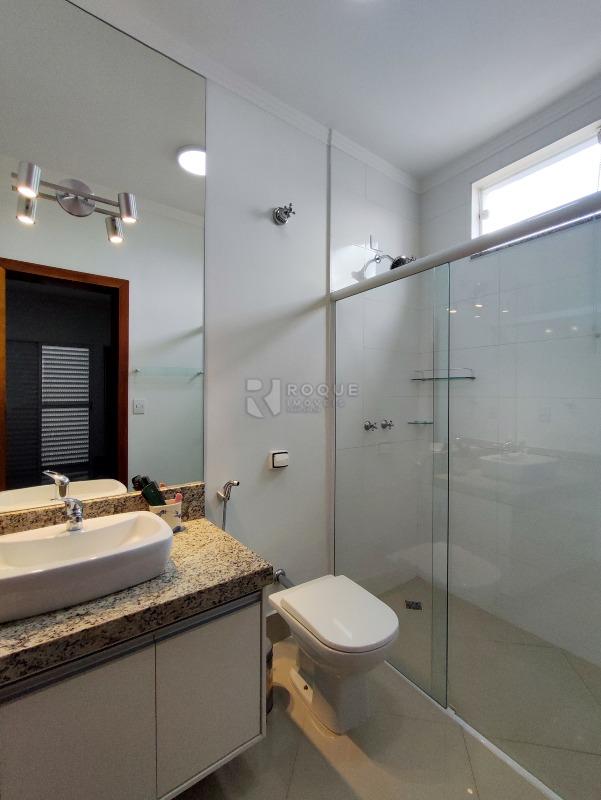 Casa em condomínio à venda no bairro Jardim Terras de Santa Elisa: BANHEIRO SUÍTE 3