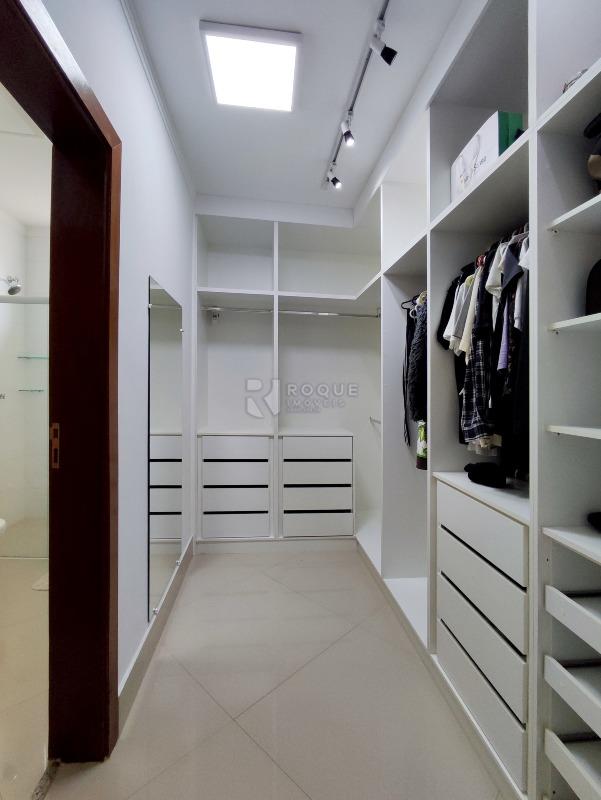 Casa em condomínio à venda no bairro Jardim Terras de Santa Elisa: CLOSET SUÍTE MASTER