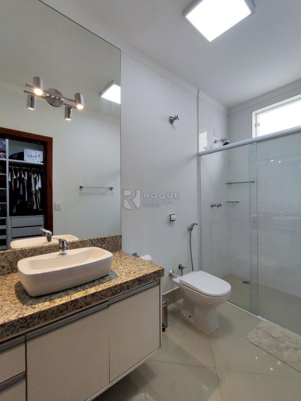 Casa em condomínio à venda no bairro Jardim Terras de Santa Elisa: BANHEIRO SUÍTE MASTER