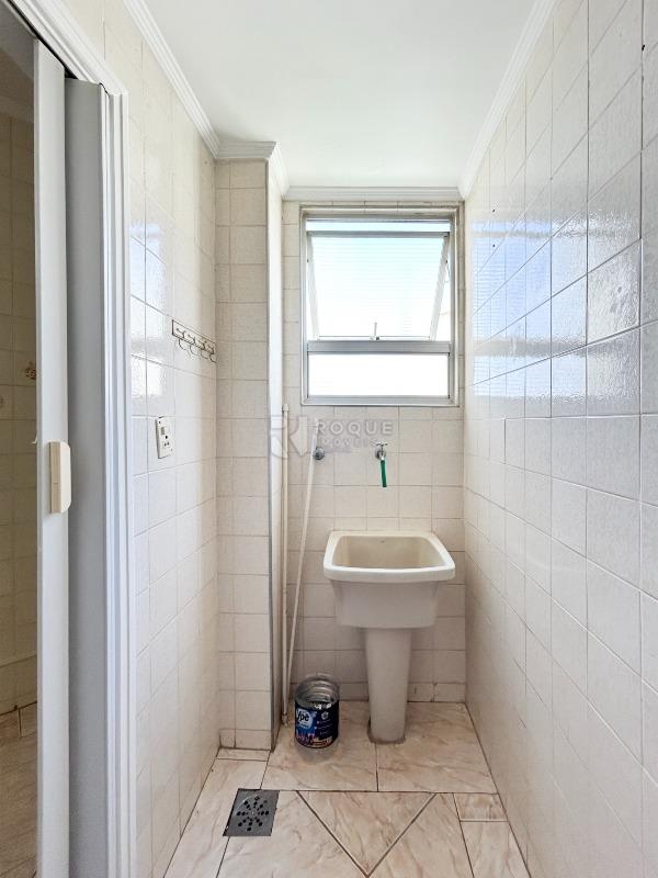 Apartamento para aluguel no bairro Jardim Presidente Dutra: Área de serviço 