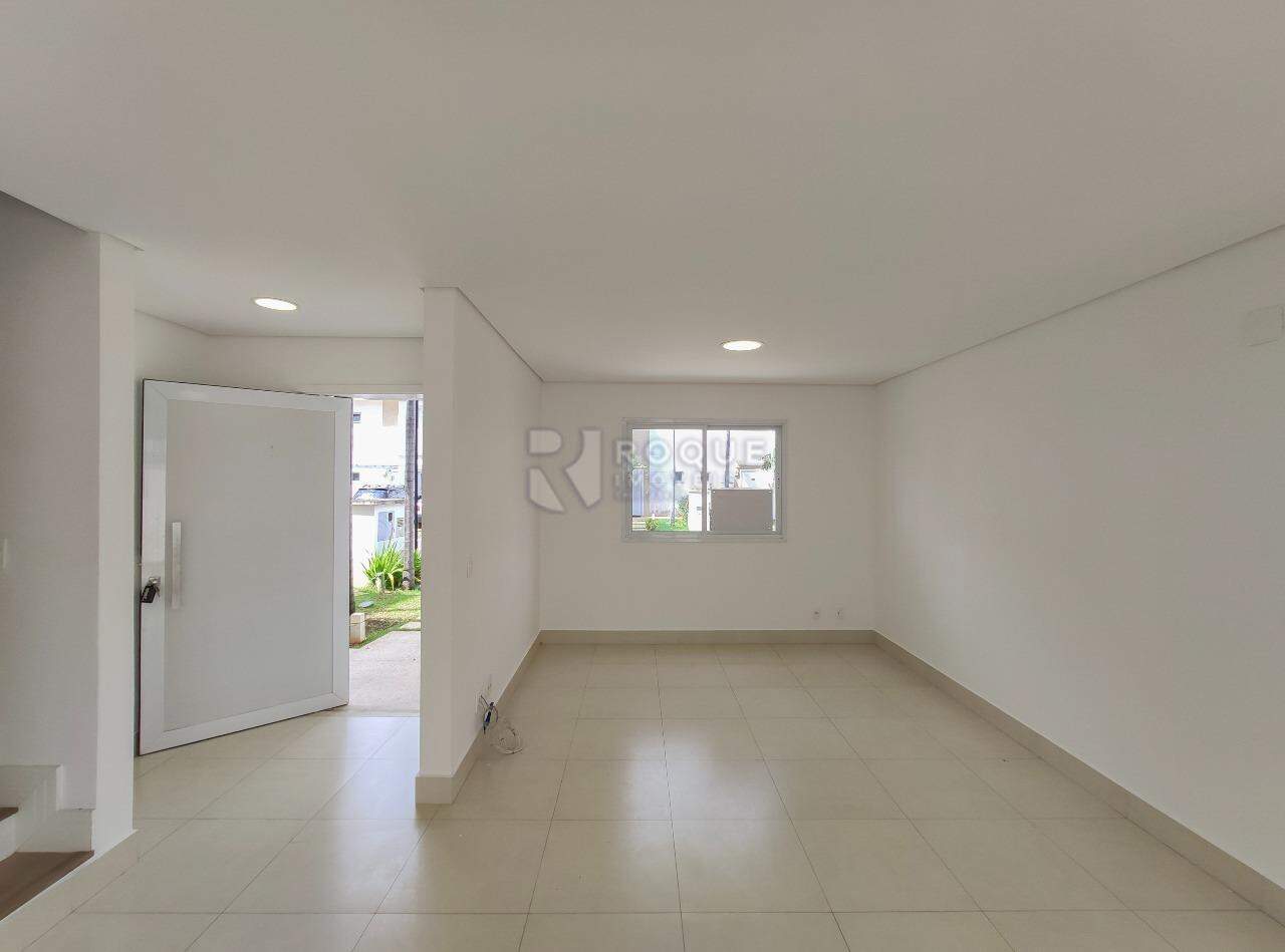 Casa em condomínio para aluguel no bairro Jardim Montezuma: Sala 