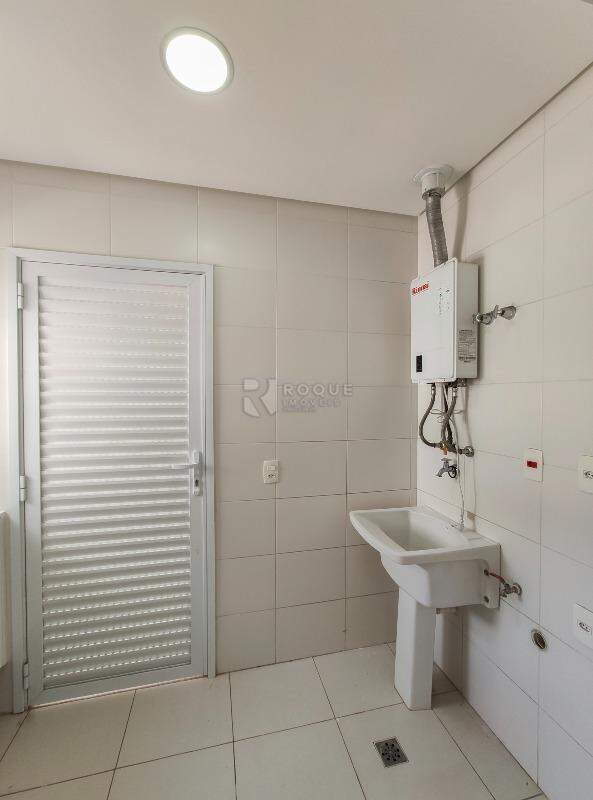 Casa em condomínio para aluguel no bairro Jardim Montezuma: Área de serviço