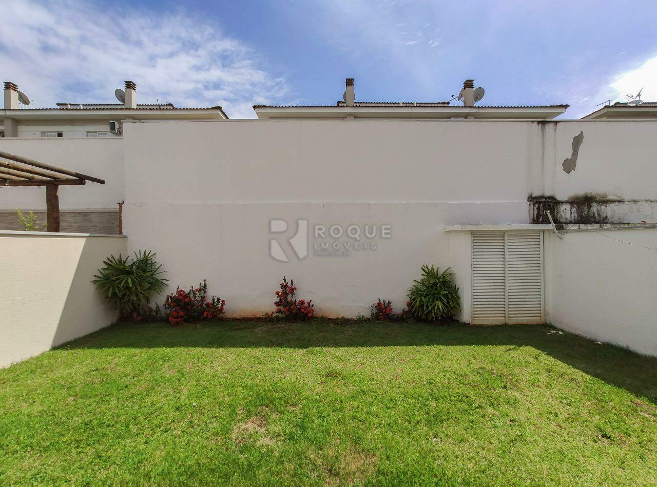 Casa em condomínio para aluguel no bairro Jardim Montezuma: Fundo