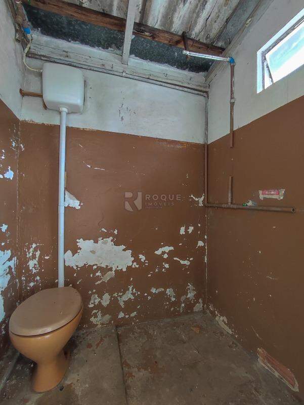 Casa Residencial à venda no bairro Jardim Vista Alegre: BANHEIRO EXTERNO