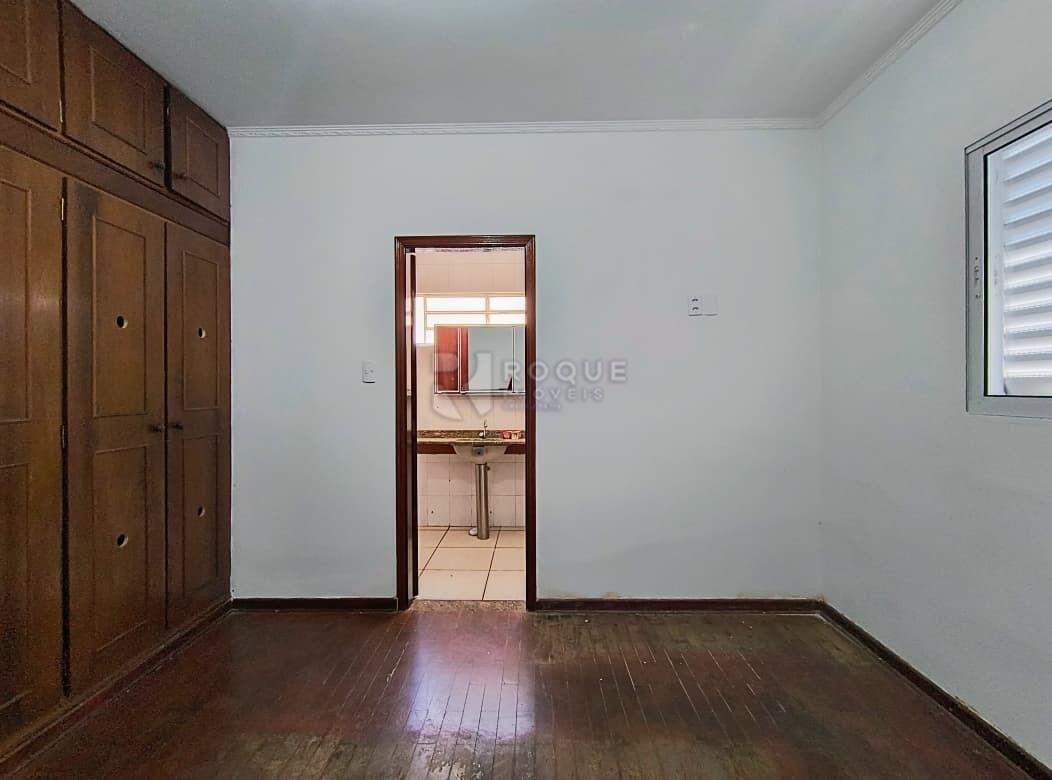 Casa Residencial para aluguel no bairro Centro: Dormitório suíte