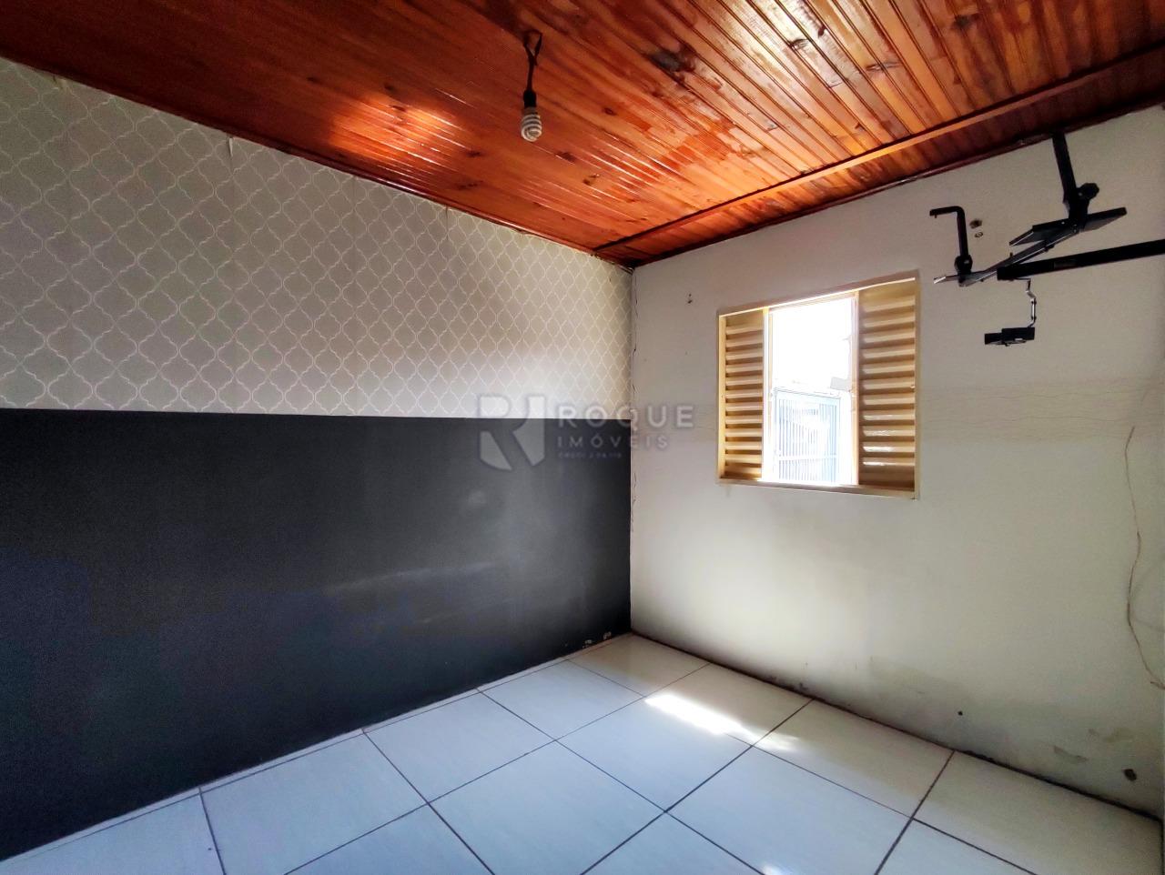 Casa Residencial à venda no bairro Conjunto Residencial Victor D’Andrea: QUARTO CASA FUNDOS