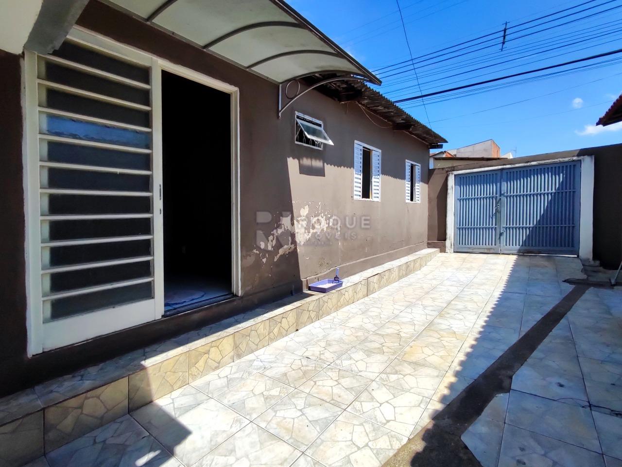 Casa Residencial à venda no bairro Conjunto Residencial Victor D’Andrea: ENTRADA CASA FUNDOS