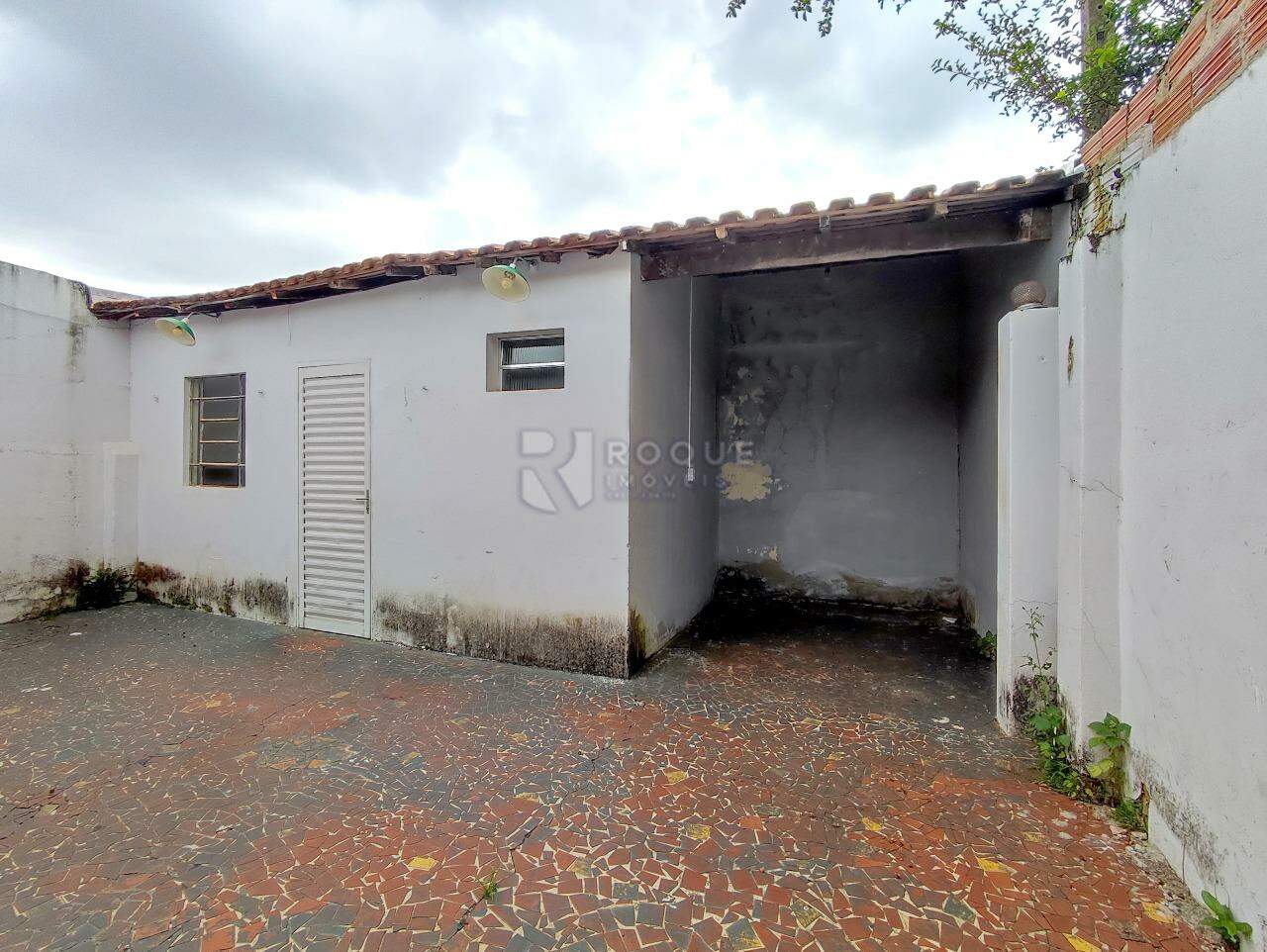 Casa Residencial à venda no bairro Centro: QUARTO FUNDOS / LAVANDERIA