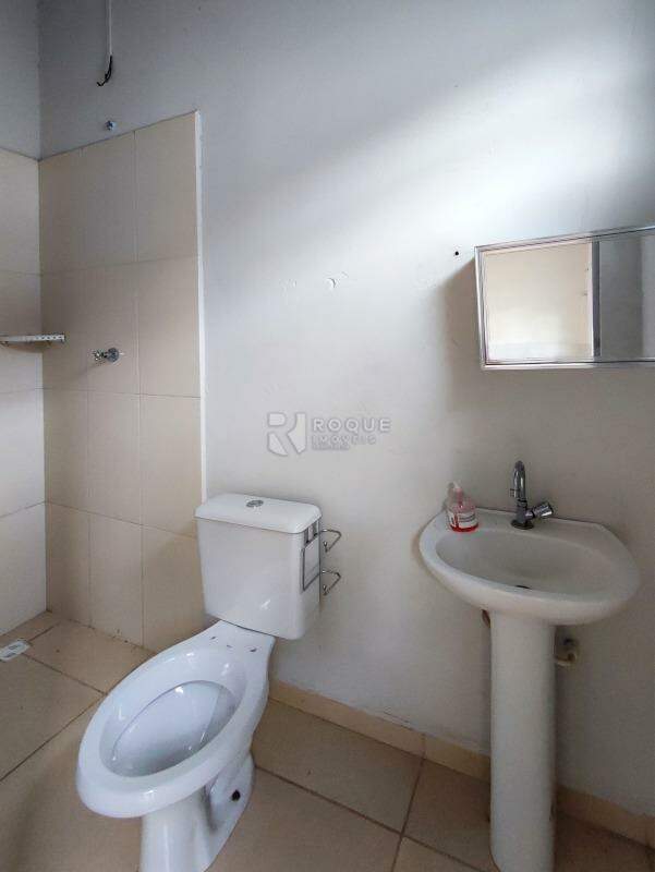 Casa Residencial à venda no bairro Centro: BANHEIRO FUNDOS