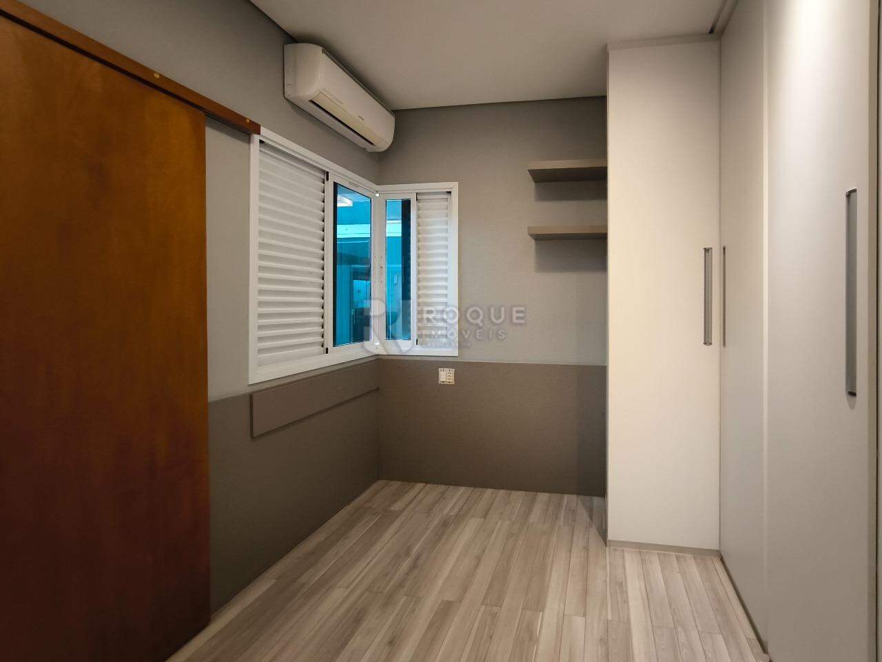 Casa em condomínio à venda no bairro Jardim Porto Real V: SUÍTE