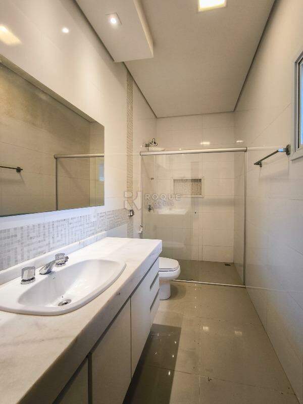 Casa em condomínio à venda no bairro Jardim Porto Real V: WC SUÍTE MASTER