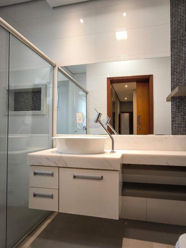 Casa em condomínio à venda no bairro Jardim Porto Real V: WC SUÍTE