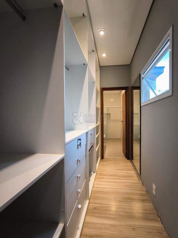 Casa em condomínio à venda no bairro Jardim Porto Real V: CLOSET SUÍTE MASTER